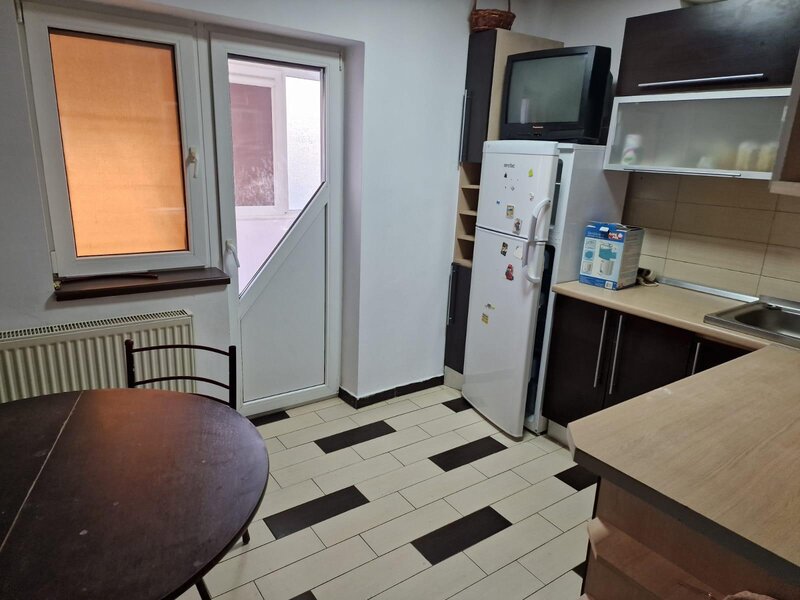 Piata Veteranilor Proprietar inchiriez apartament 3 camere